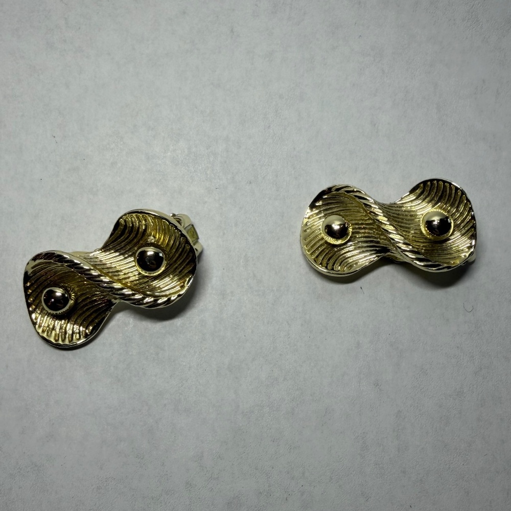 Vintage Gold Tone Swirl Clip On Earrings